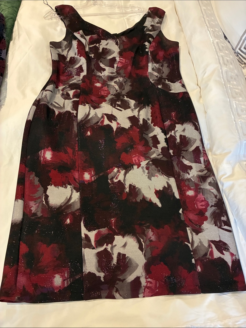 Shimmering Floral Stretch Dress – Elegant for Work or Evening